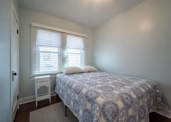 Dollar 1 B Apartment